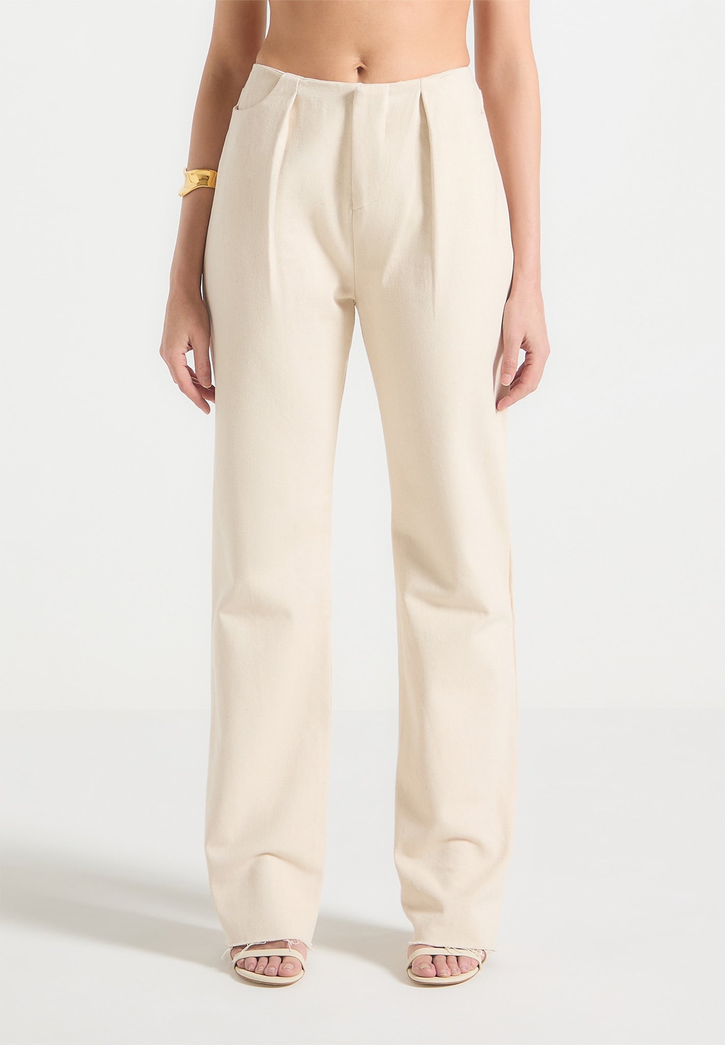 Pleated Boyfriend Jeans - Cream